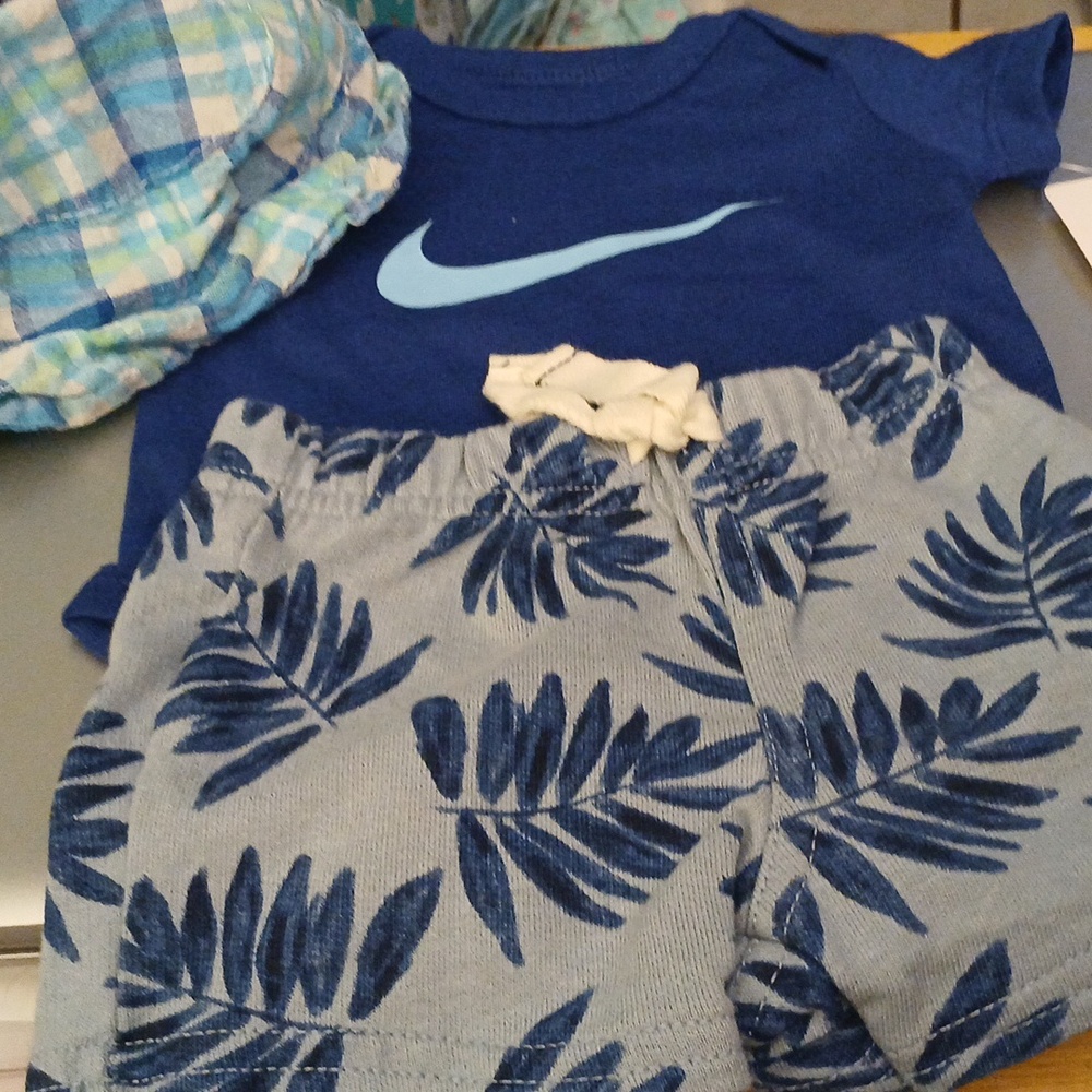 Onezie Nike shorts hat